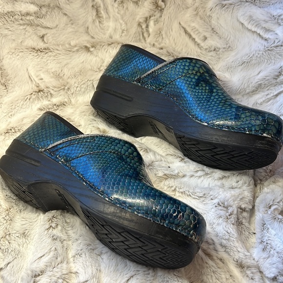 Dansko shoes size 6 EU (36) professional Blue Python clogs - Picture 3 of 6